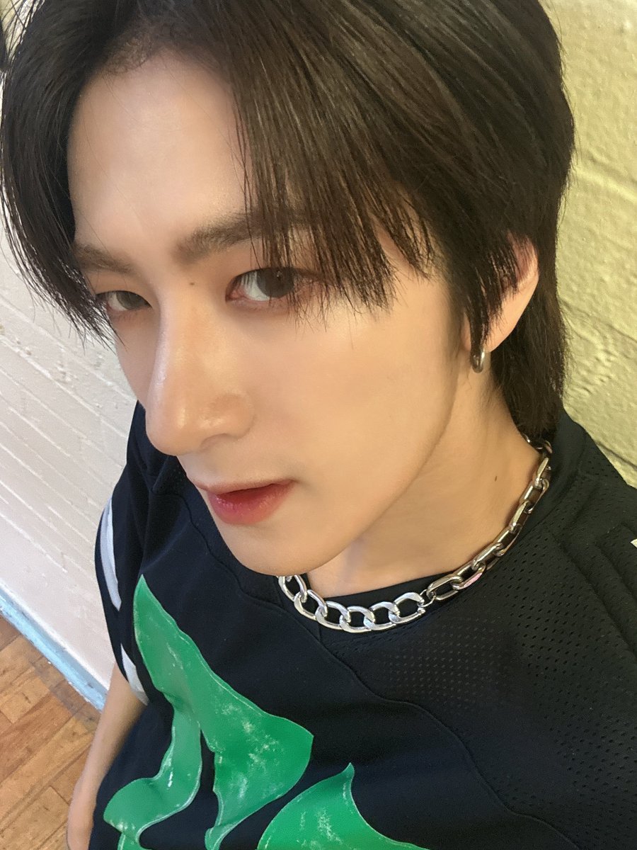 [#윤우] Thank you LONDON🇬🇧
I will not forget this memory🐺🖤

#FROM_TRENDZ #TO_FRIENDZ #TRENDZ #트렌드지