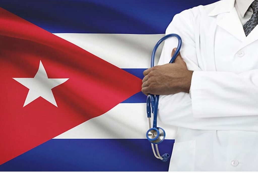 MINSAPCuba's tweet photo. 🇲🇽La presidenta de México, Claudia Sheinbaum, afirmó hoy que existe un contrato legal para que médicos de Cuba🇨🇺 ayuden a la población de esta nación y rechazó que se trate de “trabajo forzado” como afirma Estados Unidos.

✍️https://t.co/bcKsoJnkZ1

#CubaPorLaVida
🇨🇺🤝🇲🇽 https://t.co/koRsrP9iRX