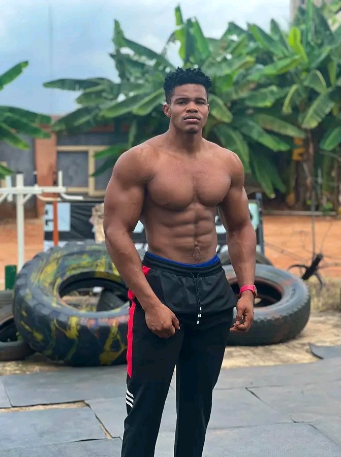 SamFitness247's tweet photo. No girlfriend no drama 🎭 
Just go to the gym 💪🏽 https://t.co/OSvI1PpAbB