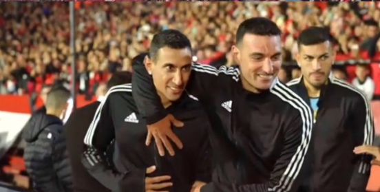 Acomplejados? Quien?
Cuando aplaudimos a Di María lo putearon y recontra putearon.
Y ahora? los acomplejados somos nosotros?
Sina, sos la mierda de la ciudad