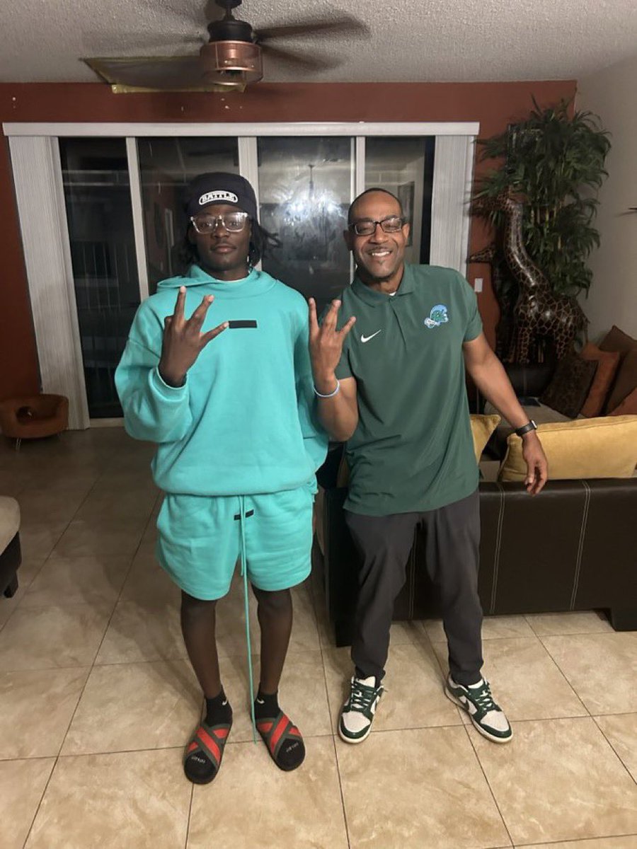 Tulane Football News🏈🌊🧃 (@tulnrecruiting) on Twitter photo 🌊🚨BIG TIME VISITOR🚨🌊
Official Visit: June 5th-7th
Santana Carlos
(<a href="/1Santanacarlos/">Santana Carlos 3⭐️</a>)
Santana is an electric playmaker and a priority target for the staff. Tag him below and tell him why Uptown is the place to be!
Bio:
📚 Class of 2026
🏈 Wide Receiver
↕️ 5’11”
⚖️ 170 lbs
🏠 🌊🚨BIG TIME VISITOR🚨🌊
Official Visit: June 5th-7th
Santana Carlos
(<a href="/1Santanacarlos/">Santana Carlos 3⭐️</a>)
Santana is an electric playmaker and a priority target for the staff. Tag him below and tell him why Uptown is the place to be!
Bio:
📚 Class of 2026
🏈 Wide Receiver
↕️ 5’11”
⚖️ 170 lbs
🏠