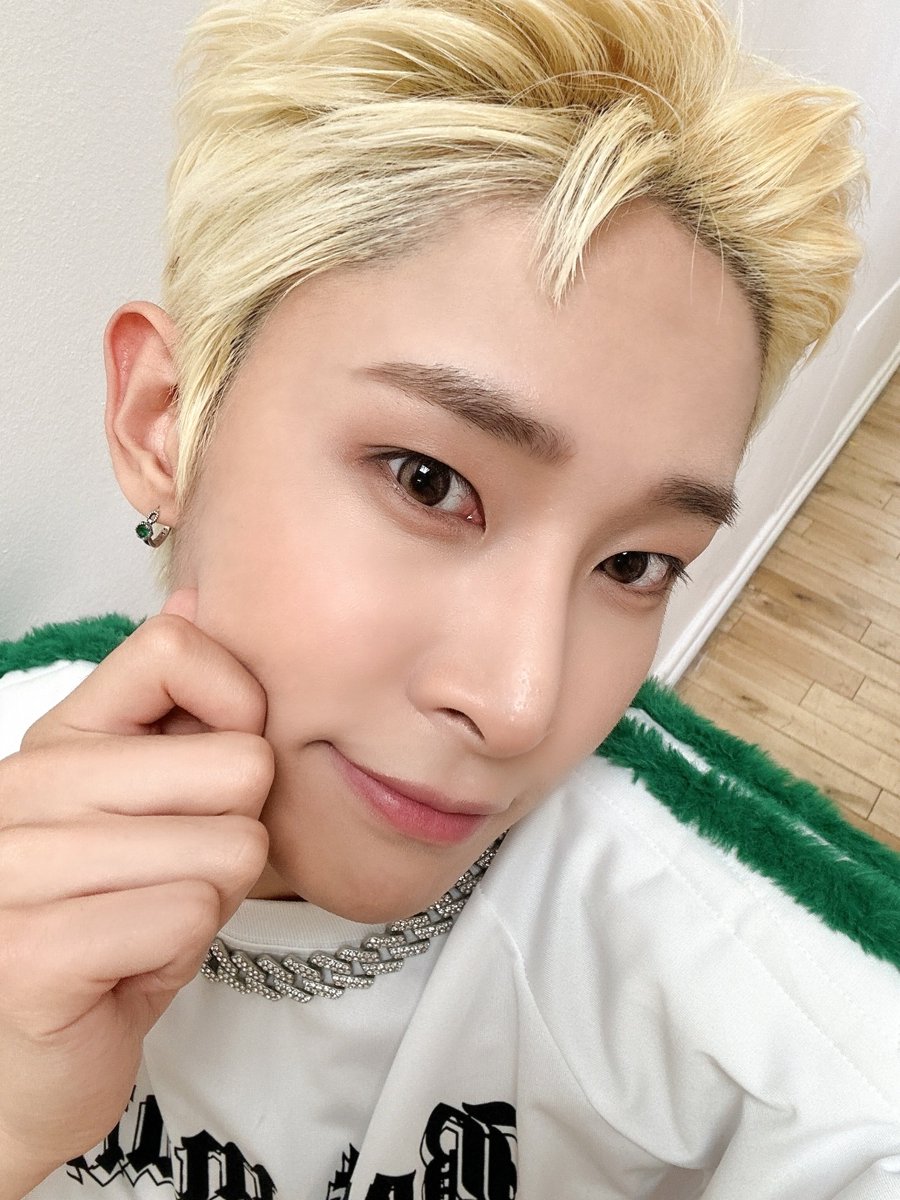 [#리온] Love you london🇬🇧🤘

#FROM_TRENDZ #TO_FRIENDZ #TRENDZ #트렌드지