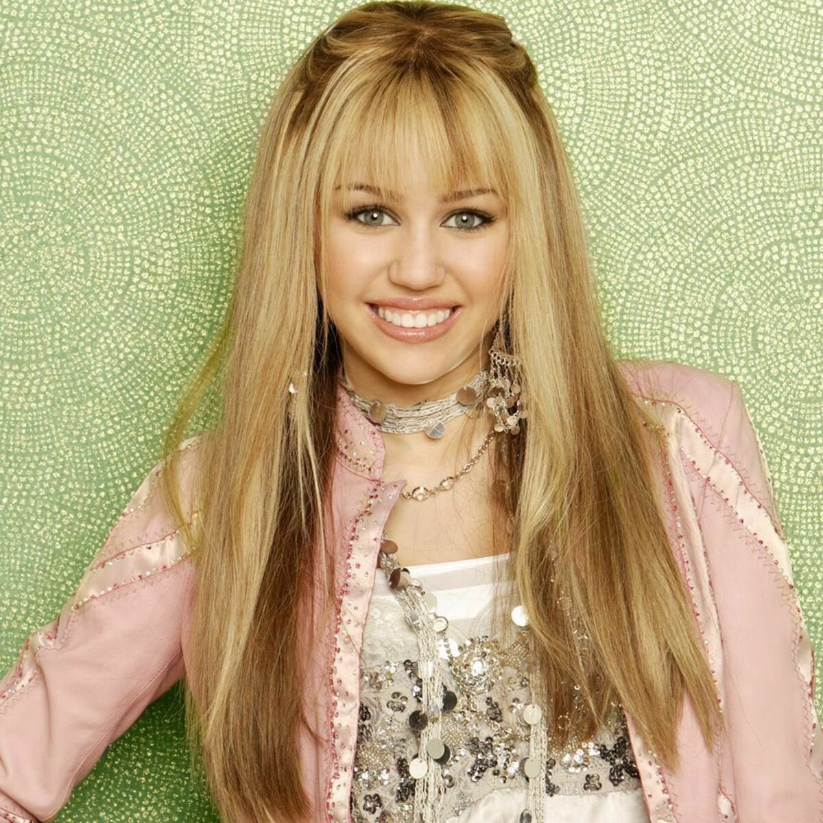 — Miley reveals on the ‘EVERY SINGLE ALBUM’ podcast that she wasn’t allowed to perform Hannah Montana music until last year, when she was inducted as a Disney Legend.