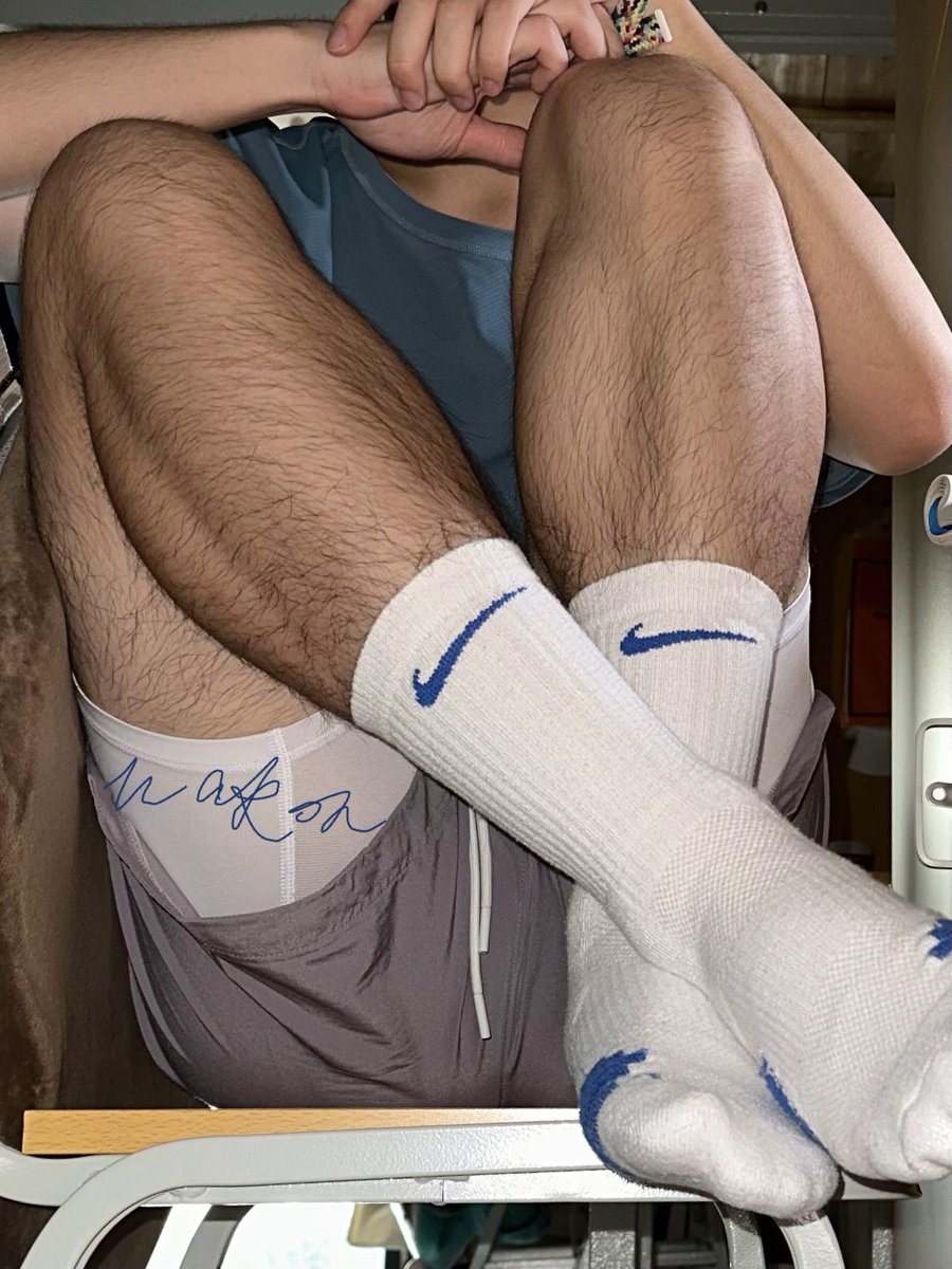 舍友不在📷

#白袜