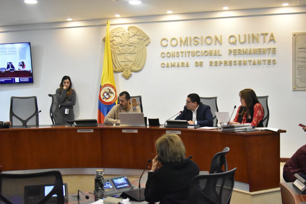 JaimeRCamara's tweet photo. Hoy en Comisión Quinta fue aprobado en primer debate el proyecto de ley que fortalece la extensión agropecuaria como un servicio público, permanente y descentralizado.

Aportamos en la discusión y dimos nuestro voto positivo convencidos que el campo necesita más acompañamiento, conocimiento y presencia del Estado.