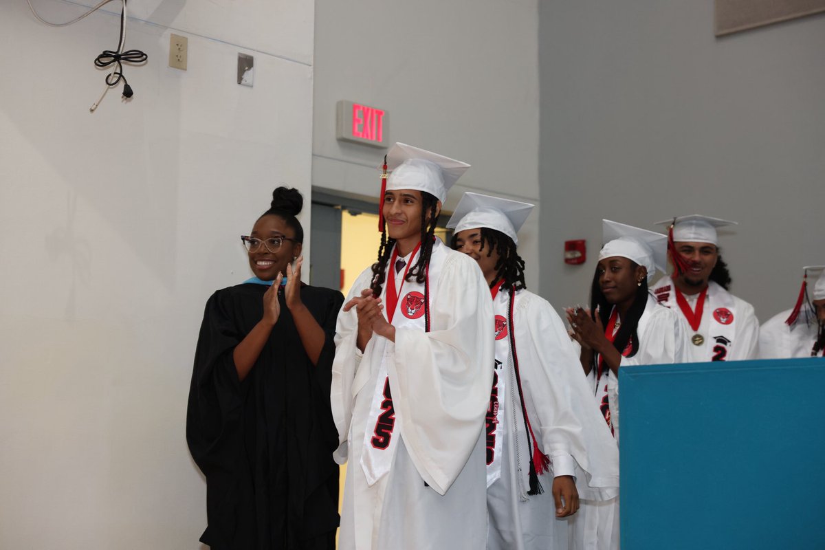 MDCPS's tweet image. Wishing the @DrMarvinDunnAc1’s #Classof2025 a future as bright as your potential. Today marks the end of one journey and the start of something even greater. 

May you walk forward with purpose and the belief that you’re ready to shape the world ahead. #MDCPSGrad…