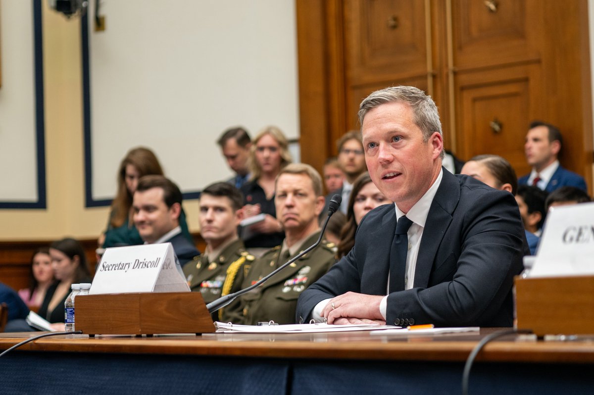 SecArmy's tweet image. GEN George and I remain steadfast in our commitment to providing the American Soldier the best weaponry, tech, and equipment, to make sure our Army remains the preeminent fighting force in the world. Today, we made sure to let Congress know of that commitment by outlining our…