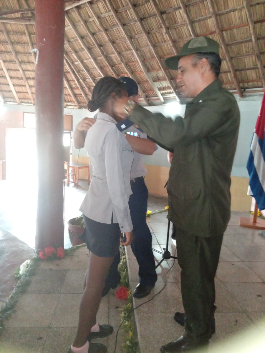 BeatrizP_R76's tweet photo. En el acto por la celebracíon del 64 Aniversario del MININT se hace entrega de  reconocimientos asi como medallas,distinciones y ascensos .
Felicidades a todos.
#MiRincónQuerido https://t.co/k5jKIZefgO