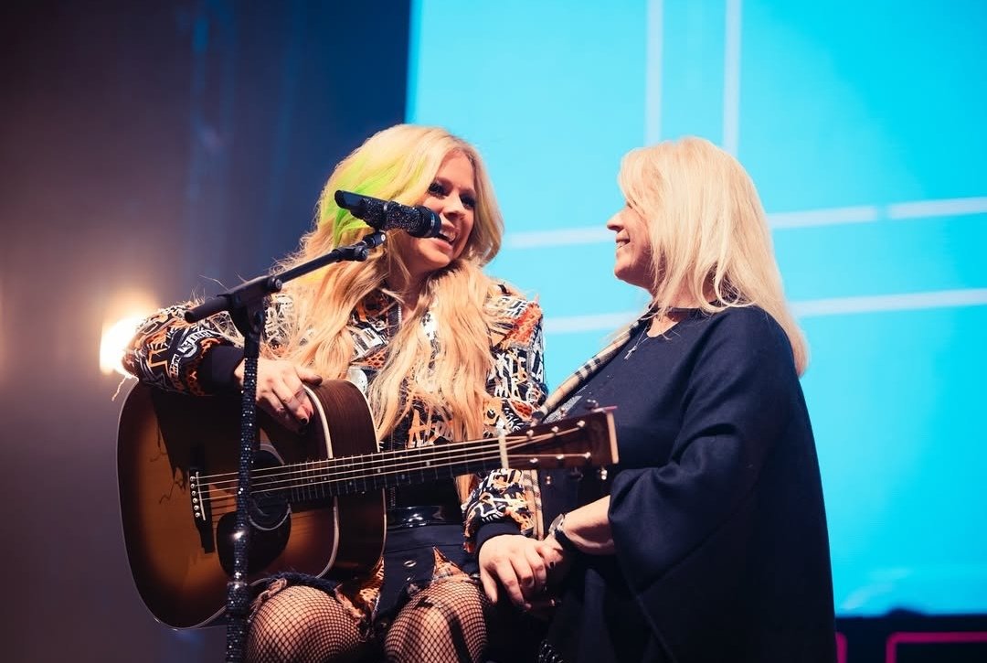 Avrilish_JP's tweet photo. 6月3日カナダ、オンタリオ州ロンドン公演でAvrilがママをステージに❤️ https://t.co/ZZC502WEdB