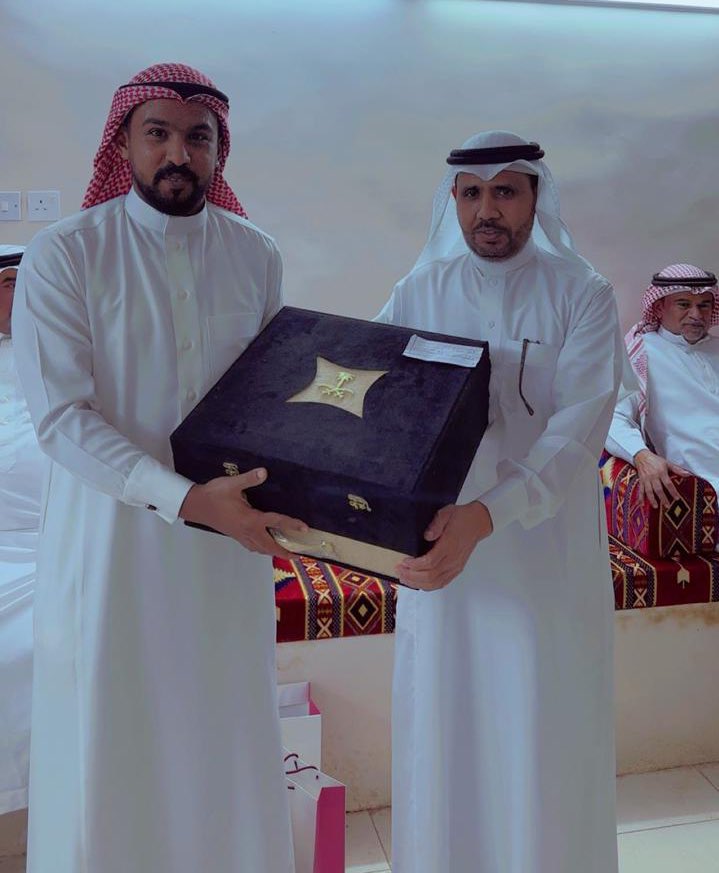 alslamh2020's tweet photo. الاستاذ حسن بحر #الشاعري يقيم مأدبة عشاء احتفاء بصديقه وزميله الاستاذ عبدالله عايض #الشيخي بمناسبة #تقاعده حضرها جمع الاحبة والأصدقاء يتقدمهم الشيخ احمد خليل الشيخي والاستاذه الأجلاء قُدمت خلالها الهدايا التذكارية بهذه المناسبه https://t.co/qkPJ2edlCj