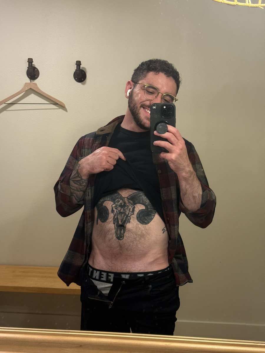SatanicLoverboy tweet media