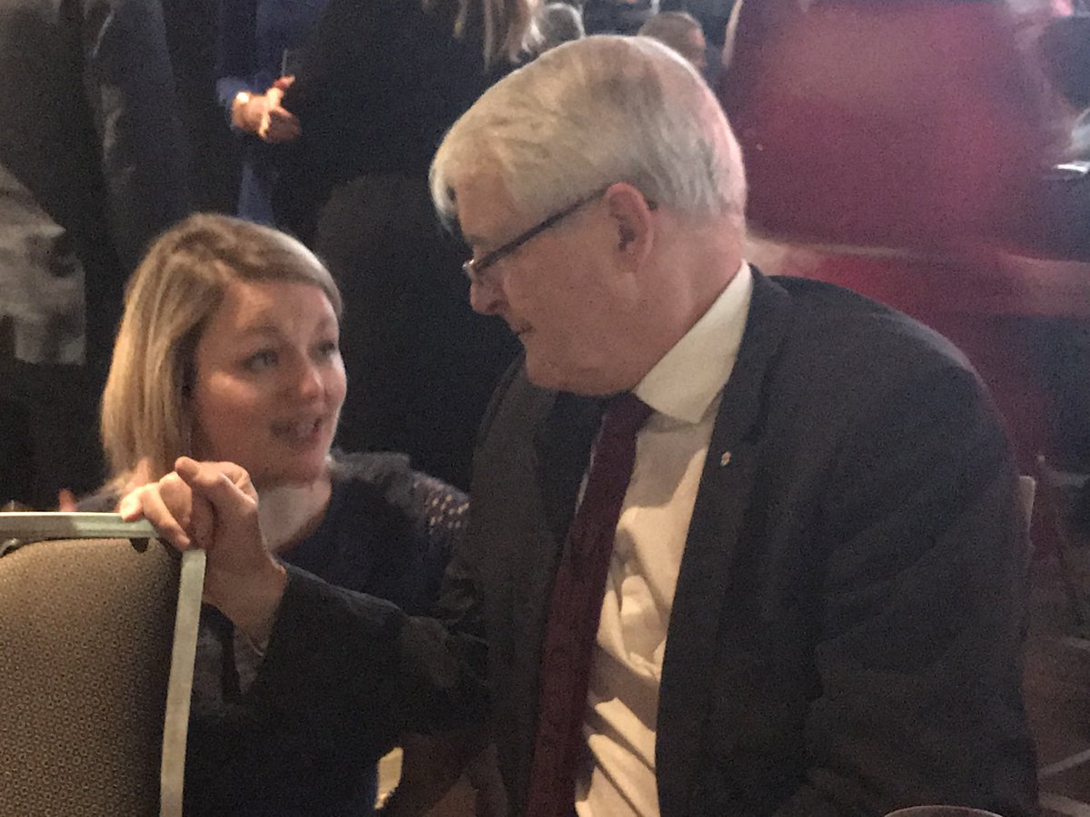 Je suis profondément attristée par le décès de Marc Garneau. J’ai eu le privilège de travailler à ses côtés alors qu’il était ministre. Un homme d’une rigueur et d’une humanité rares Astronaute, ministre: son parcours au service du 🇨🇦 force l’admiration. Mes pensées à ses proches