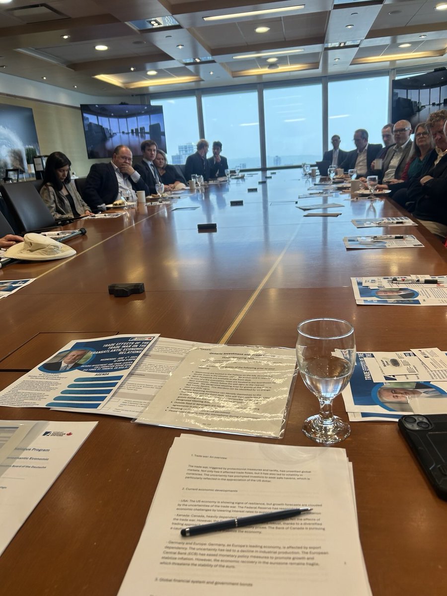 KAS_Canada's tweet image. We welcomed Mr. Burkhard Balz from Deutsche Bundesbank in Toronto! We discussed transatlantic financial relations and trade tensions. Thanks to all for a rich conversation! #GermanyCanada #TransatlanticRelations #DeutscheBundesbank #EconomicSecurity #KASCanada #Toronto