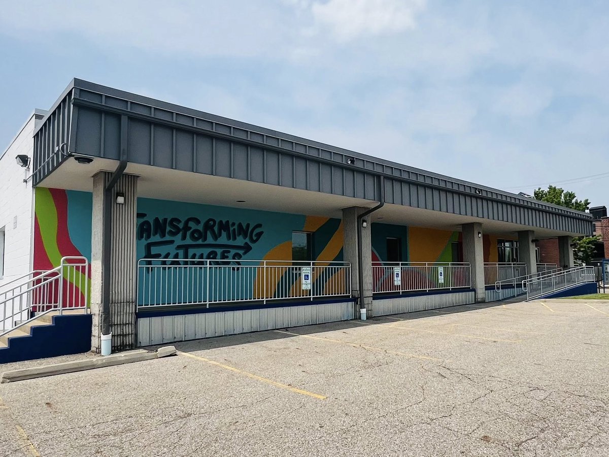 🎨 South Street Mural Reveal! 🎨
Check out this incredible new mural created by KRESA Career Connect CTE Design students, Located at 422 E. South Street!

👏 Amazing job to our Design students!
#KRESA #TransformingFutures #CareerConnect #CTE #Design #Mural #StudentArtwork