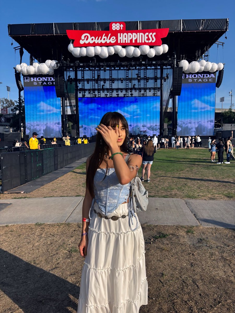 ⋆˚࿔ мαℓιуαн 𝜗𝜚˚⋆ tweet media