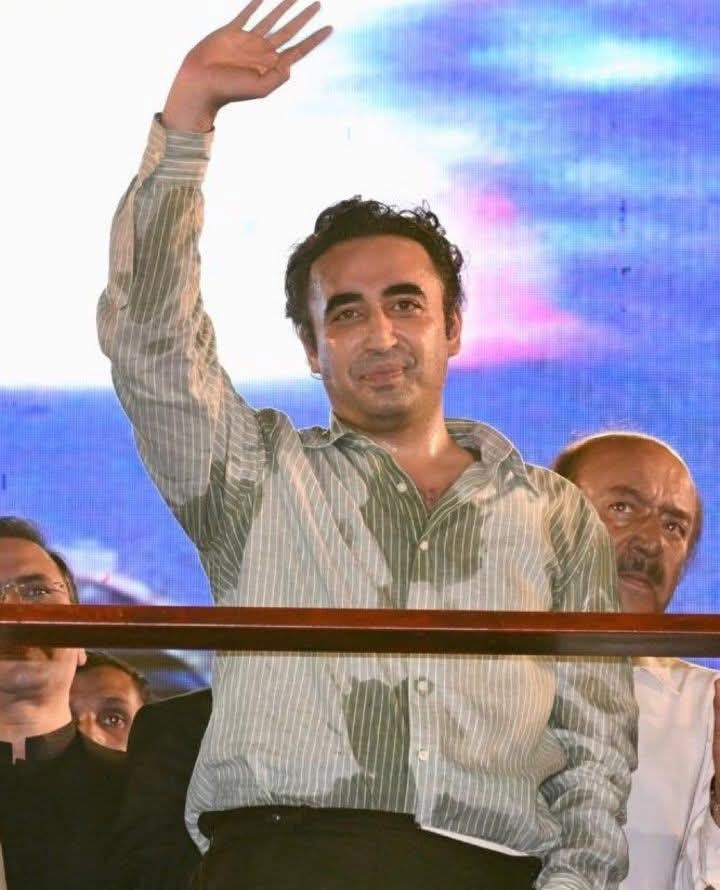 RazaqGadehi's tweet photo. بلاول بھٹو زرداری نے اپنی شب و روز کی محنت اور جرآت سے بہترین سفارت کاری کرتے ہوئے یہ ثابت کر دکھایا کہ پاکستان اور بھٹو لازم و ملزوم
آج پوری دنیا میں پاکستان کا امن دوست فلسفہ پھیل رہا ہے
#امن_کا_سفیر_بلاول
Our proud @BBhuttoZardari ❤🩹
#BbzAgainstModi https://t.co/6rRjCUc9P1