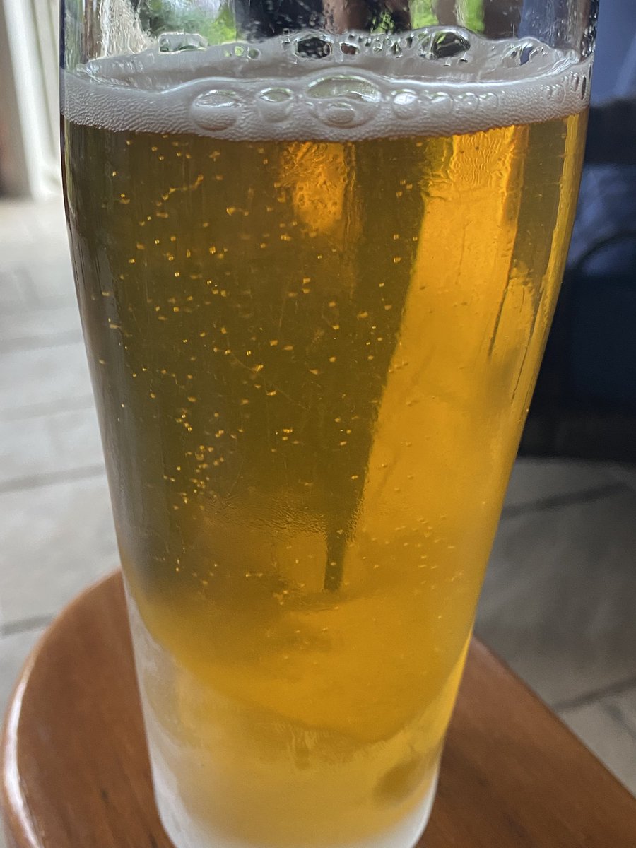 Justin87925317's tweet photo. Good evening world. Ole Ole feeling hot hot hot. Ole Ole feeling the beer clock😂🍻. What an absolutely gorgeous warm evening. Off the work clock and now time to chill. Only problem with this beer is it’s damn cold😂😂. Cheers to a great beautiful evening everyone 🥰. #beerclock https://t.co/em8Ds0QBUC