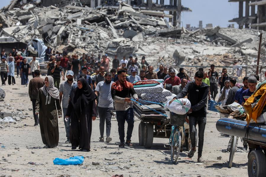 XHNews's tweet photo. The United States on Wednesday vetoed a Security Council draft resolution that would have demanded an immediate ceasefire in Gaza and the immediate lifting of all restrictions on humanitarian aid. https://t.co/lLDY60pSzi https://t.co/FCkDN2SuJd