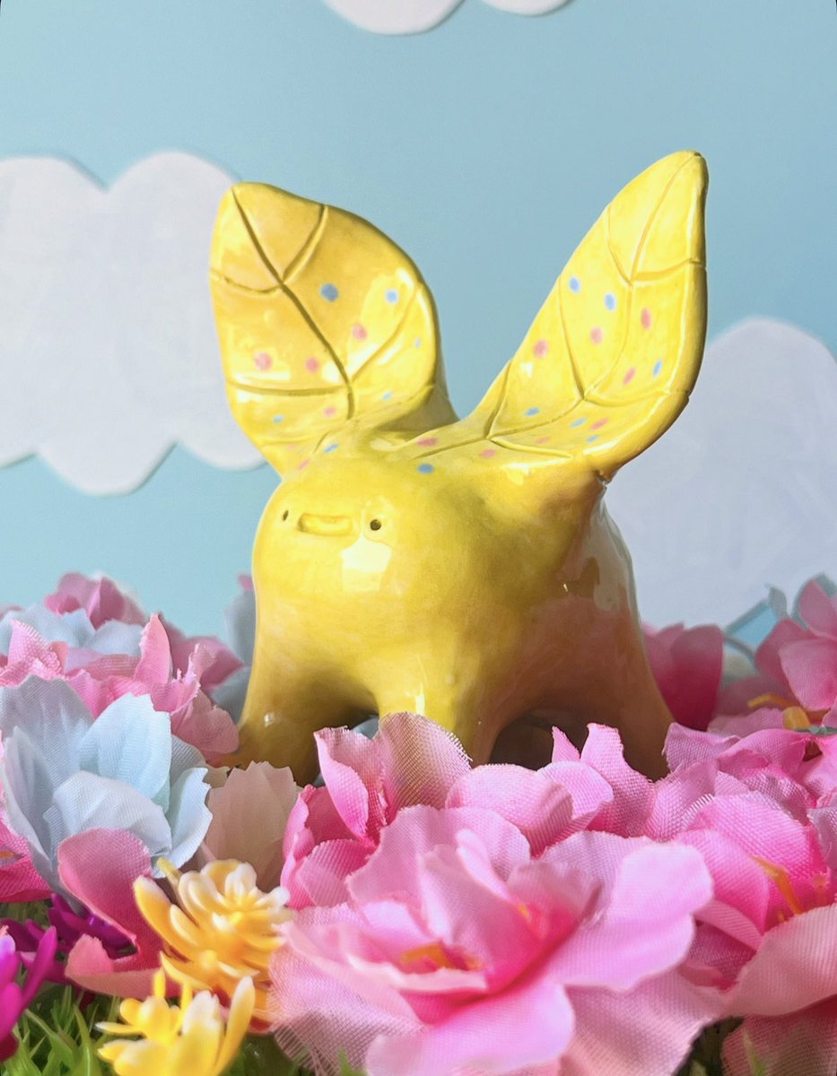 loafstudios_'s tweet photo. The Bumble Leaf is a joyful and bright Florgie type that loves flying and flowers

Join our Discovery Log for future updates at https://t.co/lW3lFsRMzJ

#ceramics #clay #clayart #collection #art #claysculpture https://t.co/9gfaZMEyT5