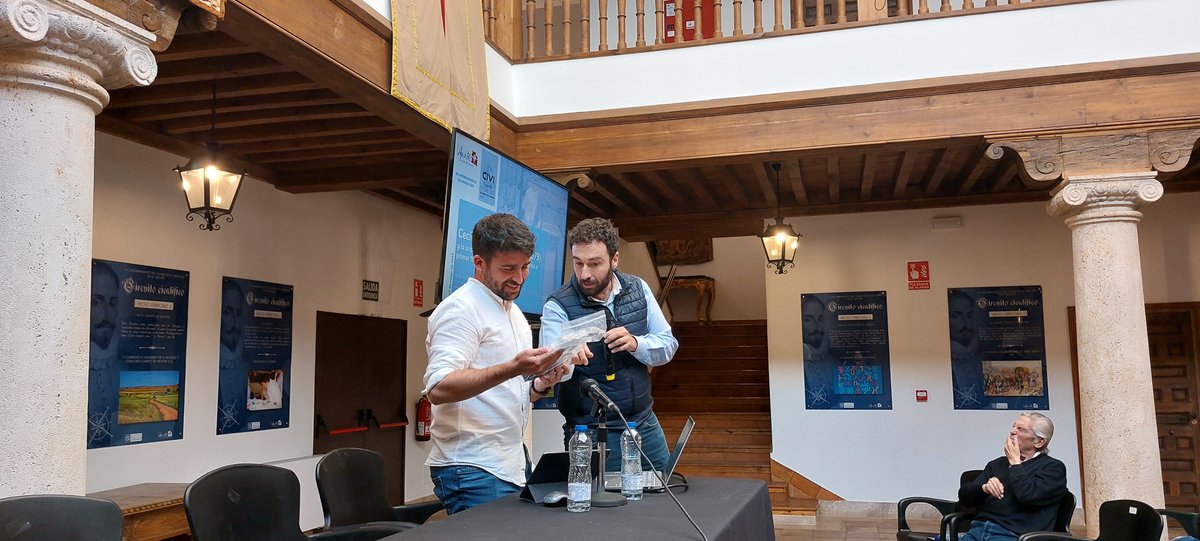 Brillante conferencia la de <a href="/JorgedelReguero/">Jorge del Reguero</a>  acerca de Cecilio Muñoz Fillol y la Arqueología del Campo de Montiel durante el Primer Franquismo, en el #CIVI, con motivo del Día Internacional de los Museos 2025. Mi agradecimiento al ponente y a los asistentes.