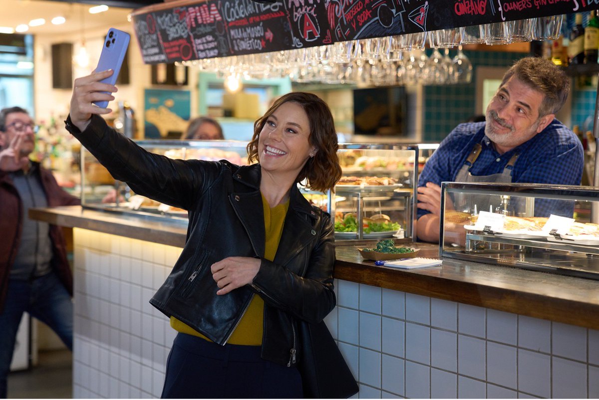 Anna #AshleyWilliams has a passion writing about food! Should she consider a career change? #ToBarcelonaWithLove #PassportToLove