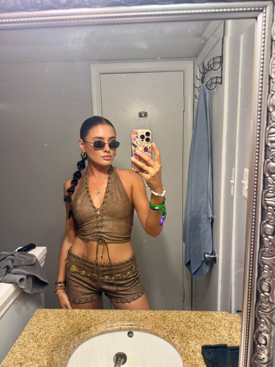 hunny 🍯 tweet media