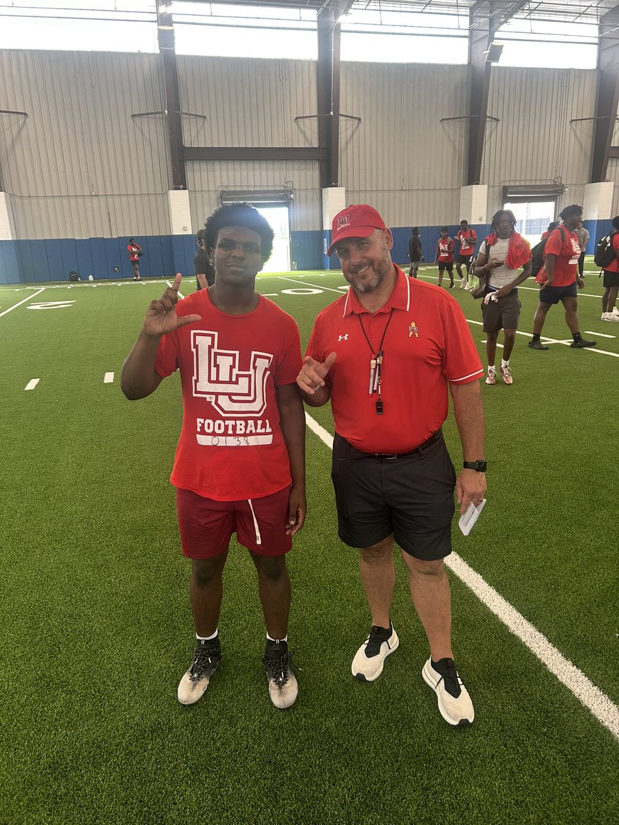 messiah__valid's tweet image. Great work with @coachmac_22  at @LamarUniversity camp today @COACHPATROB @corylaxen @coachCoutten ‼️