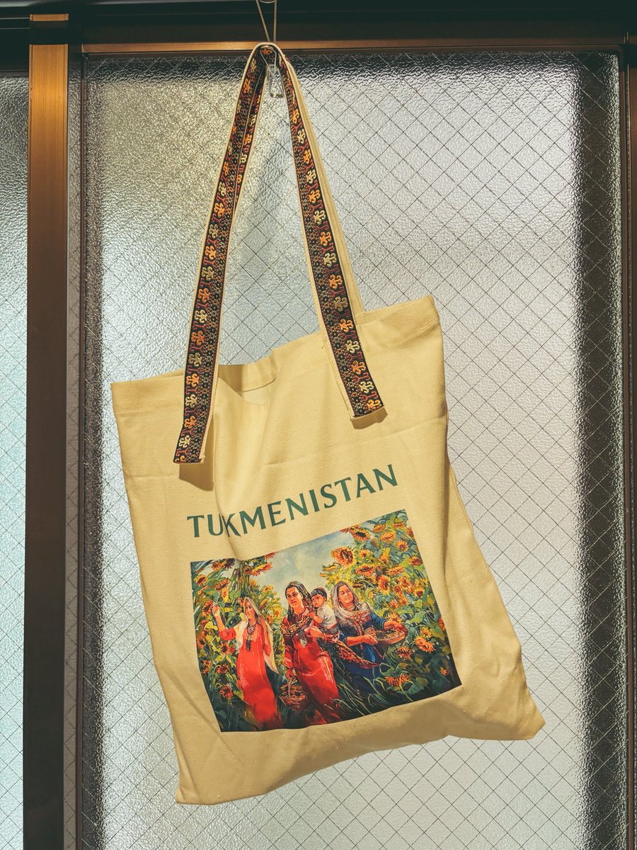 トルクメニスタンパビリオンで見かけたトートバッグ。なんか、、なんか