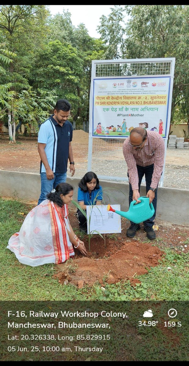 kv316064350's tweet photo. Ek ped Maa ke Naam 2.0! 
Children, along with their mothers, joyfully planted saplings—celebrating love, care, and environmental responsibility. #MotherNature #Sustainability #EkPedMaaKeNaam2.0 #KVCommunity https://t.co/Cmn8e9I72Y