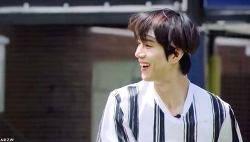 jungwoo lari
jungwoo pilates
jungwoo badminton
jungwoo sepak bola

pesona cowo dengan banyak hobi