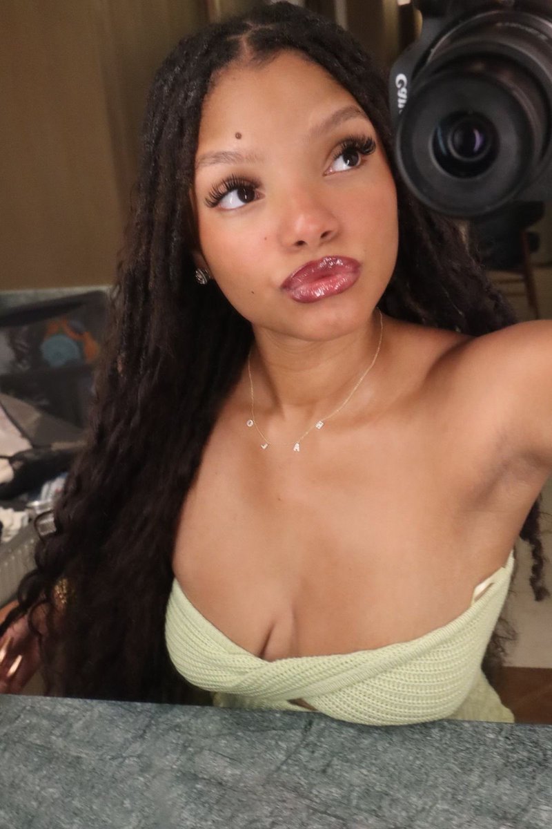 I’m sorry but if someone shows you and tells you that they struggle with mental health what is the outcome that you are looking for  when you expose her vulnerable moments like this to the world? 

I hope you are surrounded by so much love sweet girl❤️