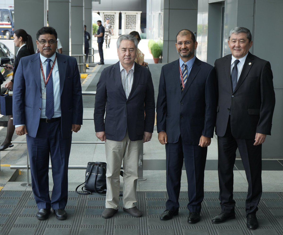 Randhir Jaiswal (@meaindia) on Twitter photo Welcome to India, FM Zheenbek Kulubaev of the Kyrgyz Republic.
FM Zheenbek Kulubaev is on an official visit to 🇮🇳 to participate in the 4th meeting of India-Central Asia Dialogue.
🇮🇳 🇰🇬 Welcome to India, FM Zheenbek Kulubaev of the Kyrgyz Republic.
FM Zheenbek Kulubaev is on an official visit to 🇮🇳 to participate in the 4th meeting of India-Central Asia Dialogue.
🇮🇳 🇰🇬