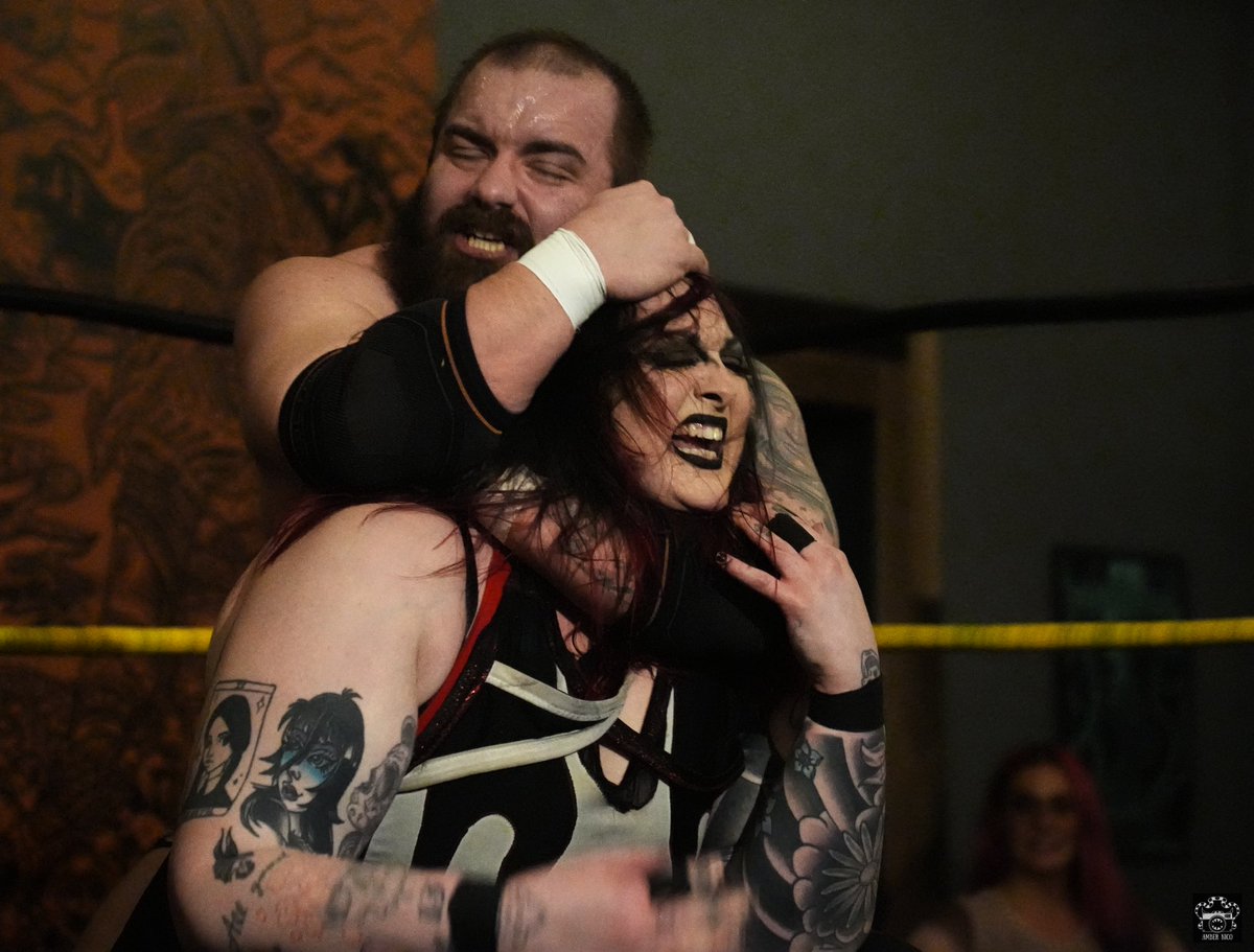 AmberNicoPhoto's tweet image. Sammi Chaos vs. Danny Miles at Focus Pro Wrestling in Briantree, MA #focuspro #focusprowrestling #indiewrestling #wrestling #ambernicophoto #massachusettsphotographer #sammichaos #dannymiles