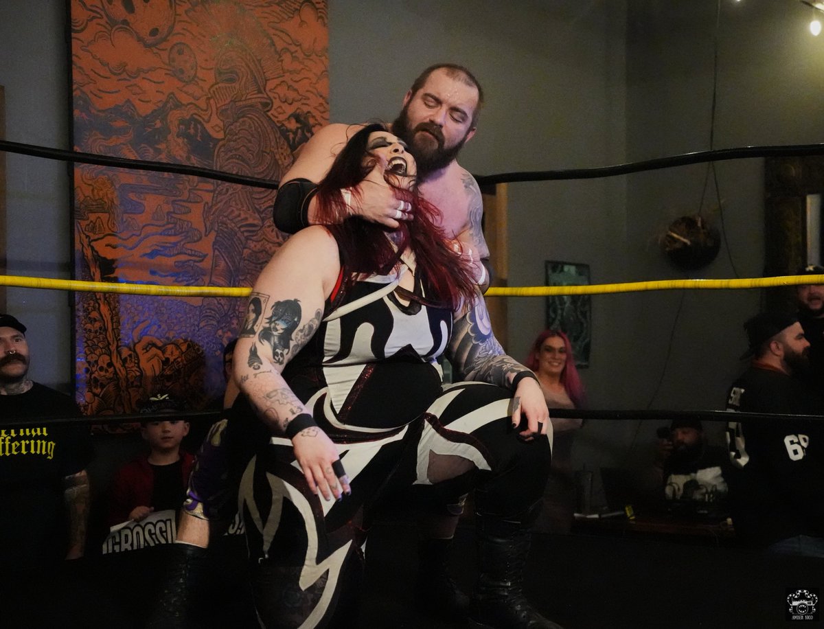 AmberNicoPhoto's tweet image. Sammi Chaos vs. Danny Miles at Focus Pro Wrestling in Briantree, MA #focuspro #focusprowrestling #indiewrestling #wrestling #ambernicophoto #massachusettsphotographer #sammichaos #dannymiles