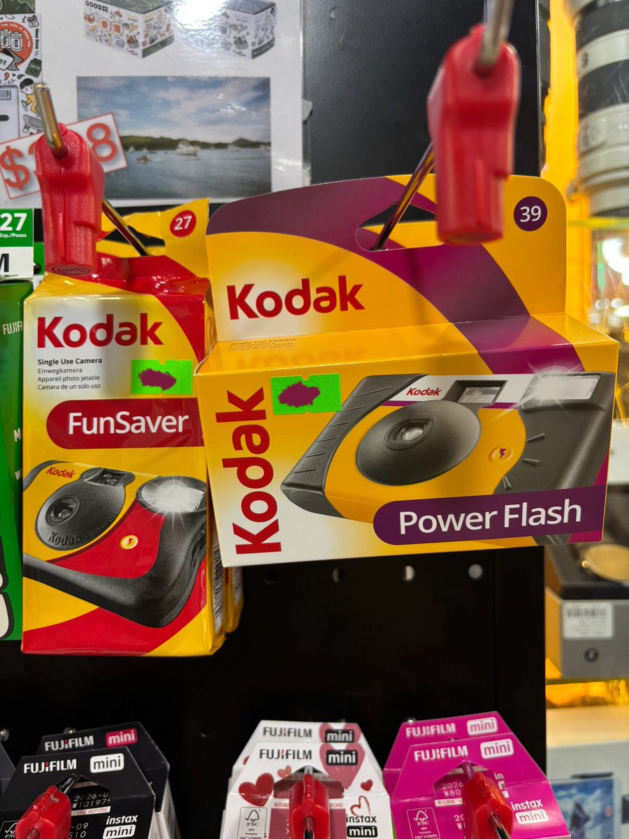 kodak dispo cam pasabuy!! 

funsaver 27exp - 950
funsaver 39exp - 1,050
power flash 39exp - 1,100

eta is june 6 :) dm to order!

# wts lfb ph disposable film camera