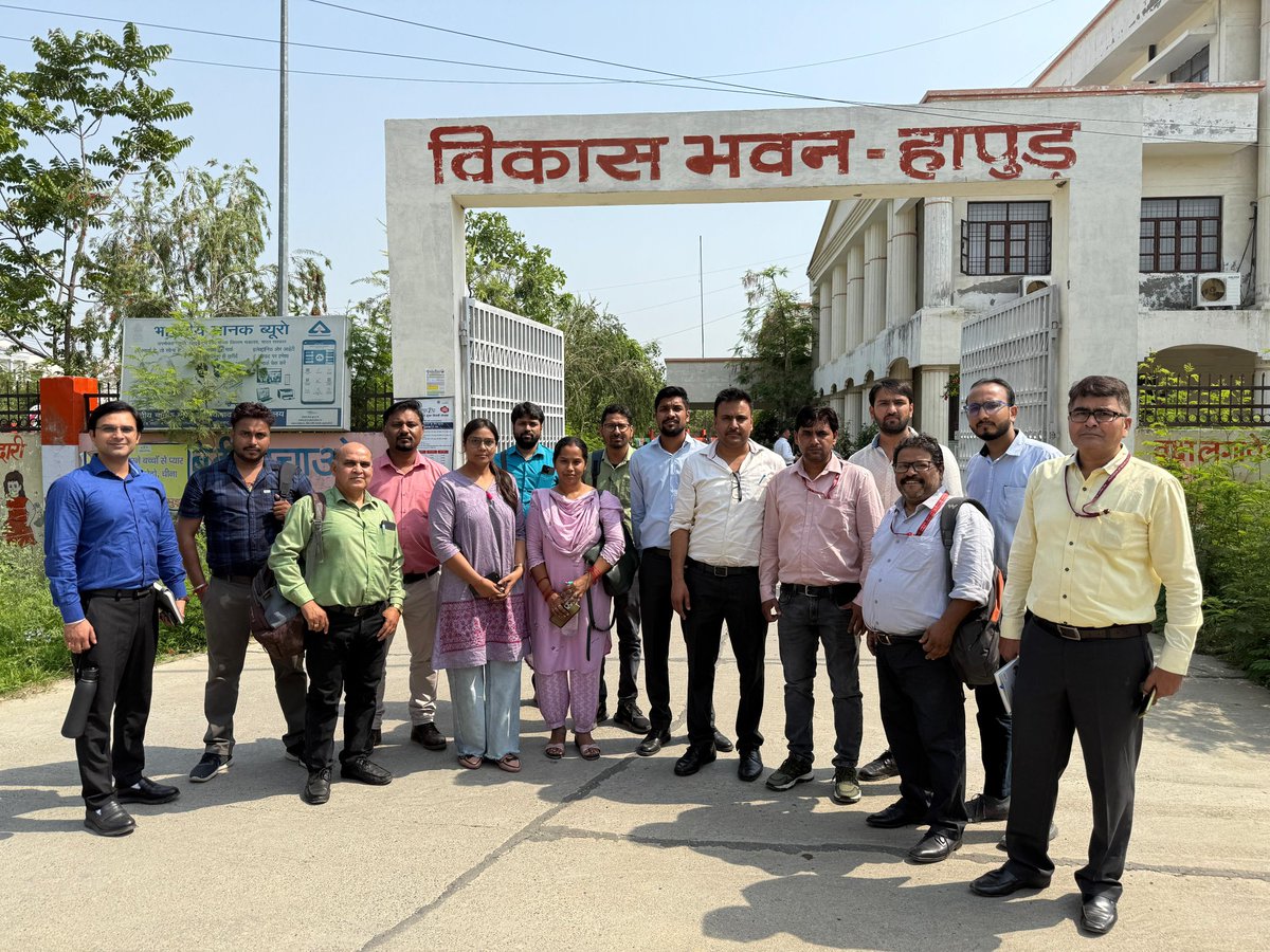 VivekHindustan's tweet photo. Enough is enough. Officers from Uttar Pradesh Gramin Bank left the unlawful detainment by @CdoHapur. We'll not yield to your unscrupulous pressure tactic. @pupgbaa stands firm with our officers for their fearless stand. We shall pursue this matter to its logical end. https://t.co/UEvWo4G0ev
