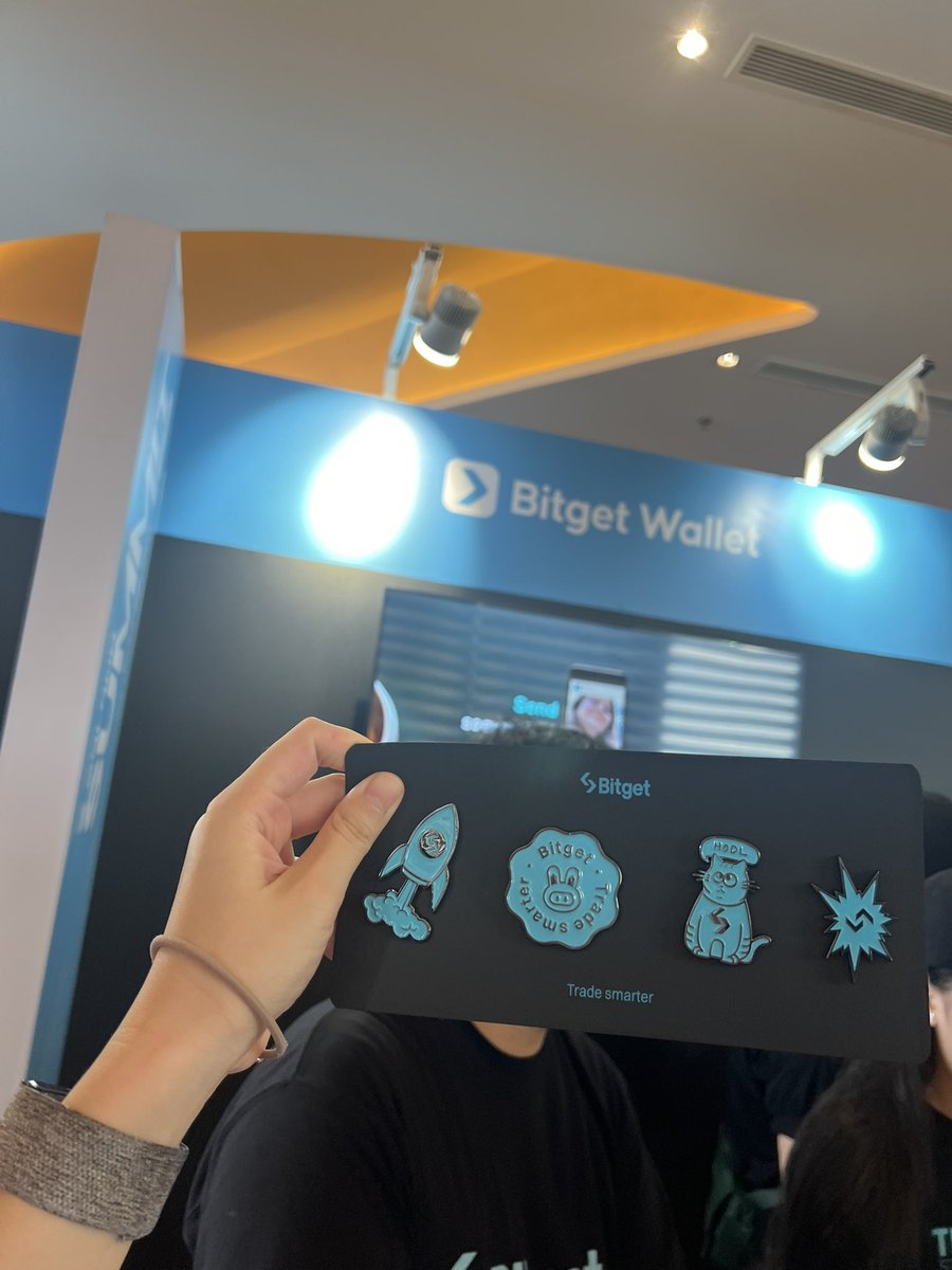 sns_intern's tweet photo. Solana Summit! #bitget https://t.co/rGkkTSnJeT