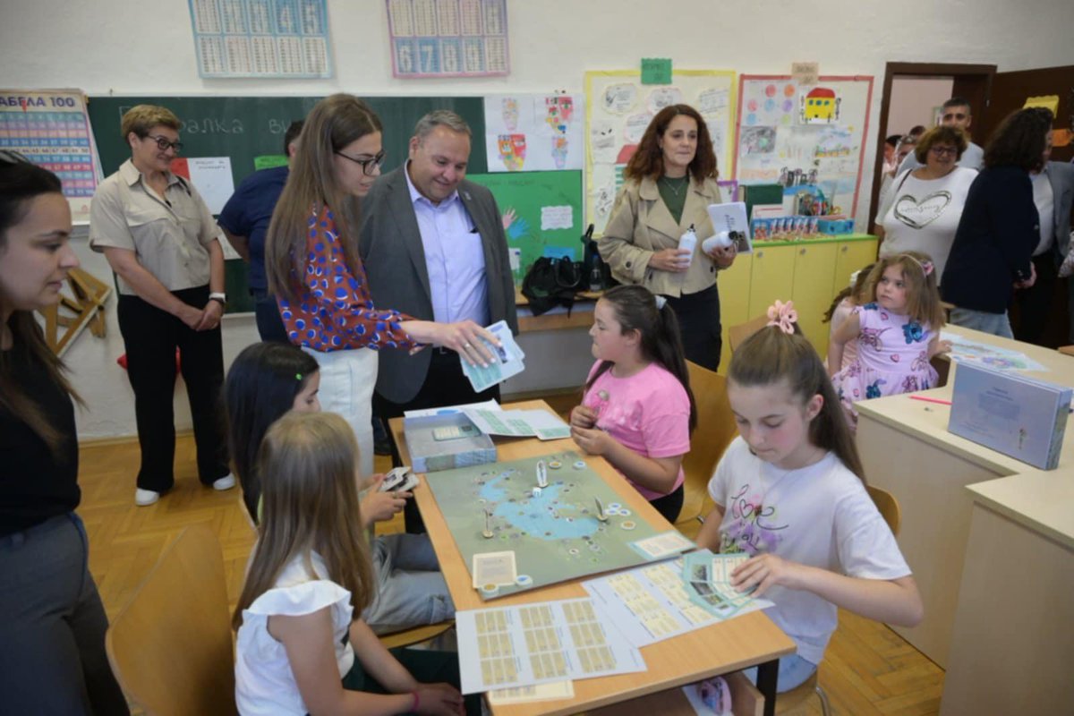 ArmenGrigoryan8's tweet photo. Together w/@AmbassadorEU @MichalisRokasEU &amp;Resen Mayor Tozievski, marking #WED2025 in #Ezerani thru vibrant community dialogue on transforming dumpsites into public spaces. #EUforPrespa tackles local env. challenges for a greener, more sustainable #Prespa region. Great team work! https://t.co/UrUhpiPltK