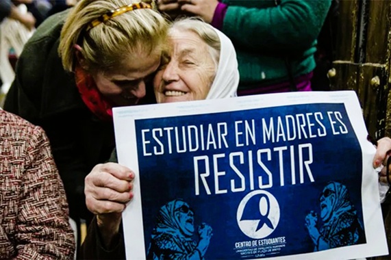 Cronicón (@cronicon) on Twitter photo Ante feroz ofensiva oficial contra un proyecto ético de conciencia transformadora, urge solidaridad y defensa de la Universidad de las Madres de Plaza de Mayo. Por <a href="/FBuenAbad/">Fernando Buen Abad D</a> cronicon.net/wp/ante-feroz-… Ante feroz ofensiva oficial contra un proyecto ético de conciencia transformadora, urge solidaridad y defensa de la Universidad de las Madres de Plaza de Mayo. Por <a href="/FBuenAbad/">Fernando Buen Abad D</a> cronicon.net/wp/ante-feroz-…