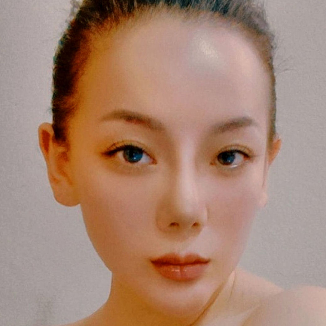 ^

Lisa Meng
(Chinese, Born in China) 🇨🇳 
Category: Digital Art
Level: Professional Artist – GOLD

The Artist Bio:

Based in Southeast Asia, digital art creator Lisa Meng (Meng Yinong) was born in China; she is a visionary, multidisciplinary, and musical artist. Lisa is also a