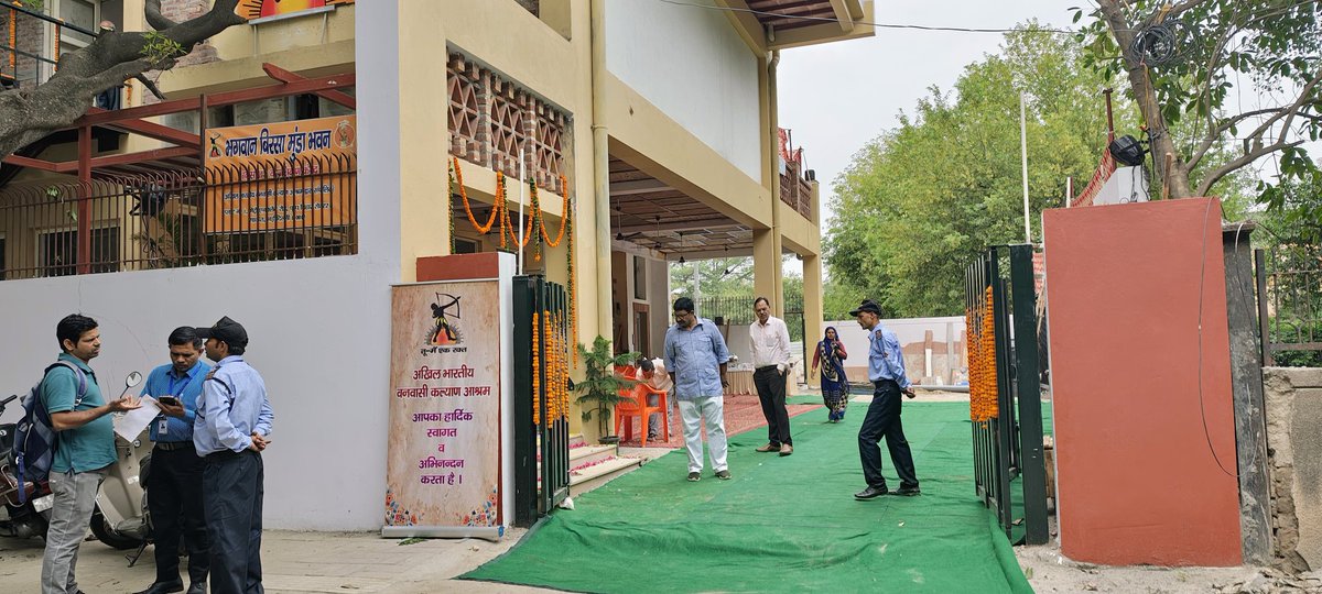 जनजाति शोध एवं प्रशिक्षण हेतु दिल्ली में निर्मित भगवान बिरसा मुण्डा भवन में 4-जून, 2025 को जेष्ठ शु. नवमी के शुभ दिन यज्ञ के आयोजन द्वारा प्रवेश कार्यक्रम संपन्न हुआ। इस निमित्त अखिल भारतीय वनवासी कल्याण आश्रम के राष्ट्रीय अध्यक्ष माननीय सत्येंद्र सिंह रांची से सपरिवार पधारे थे।