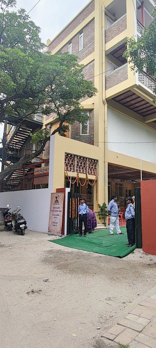 दिल्ली में निर्मित भगवान बिरसा मुण्डा भवन में 4-जून, 2025 को जेष्ठ शु. नवमी के शुभ दिन यज्ञ के आयोजन द्वारा प्रवेश कार्यक्रम संपन्न हुआ। इस निमित्त अखिल भारतीय वनवासी कल्याण आश्रम के राष्ट्रीय अध्यक्ष माननीय सत्येंद्र सिंह रांची से सपरिवार पधारे थे।