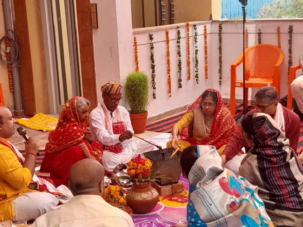 दिल्ली में निर्मित भगवान बिरसा मुण्डा भवन में 4-जून, 2025 को जेष्ठ शु. नवमी के शुभ दिन यज्ञ के आयोजन द्वारा प्रवेश कार्यक्रम संपन्न हुआ। इस निमित्त अखिल भारतीय वनवासी कल्याण आश्रम के राष्ट्रीय अध्यक्ष माननीय सत्येंद्र सिंह रांची से सपरिवार पधारे थे।
