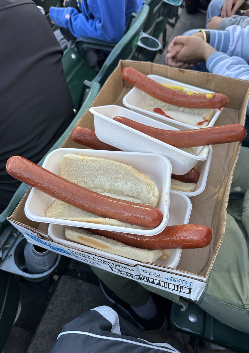 hxxwhite's tweet image. Average SF sporting event