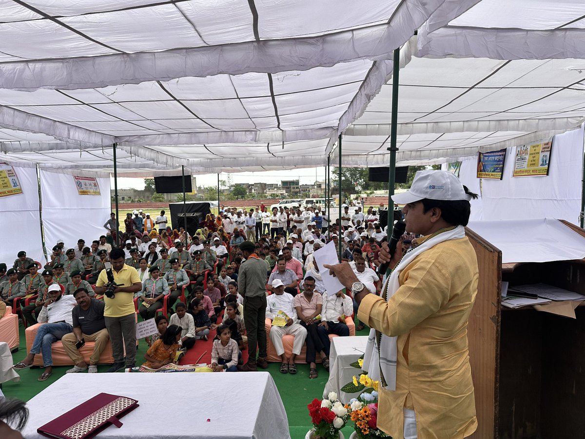 दृढ़ संकल्प लें और पृथ्वी को सुरक्षित एवं समृद्ध बनाने में अपनी सक्रिय भूमिका निभाएं।

इस अवसर पर सीडीसी संस्था निदेशक डॉ. विवेक जी अग्रवाल, नगरपालिका महवा अधिशासी अभियंता, कार्यकर्ता बंधु व आमजन मौजूद रहे। 2/2