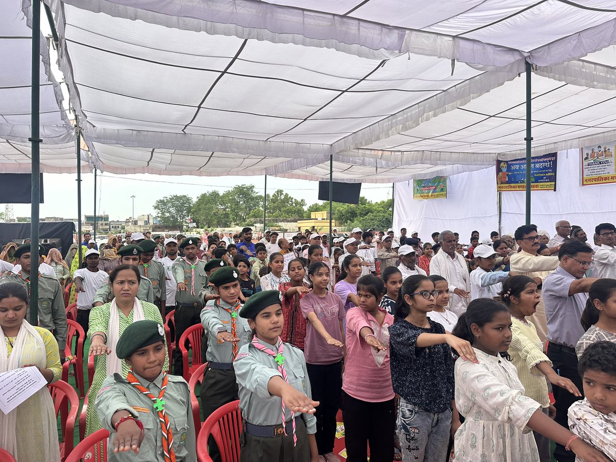 RajendrMahwaBJP's tweet photo. दृढ़ संकल्प लें और पृथ्वी को सुरक्षित एवं समृद्ध बनाने में अपनी सक्रिय भूमिका निभाएं।

इस अवसर पर सीडीसी संस्था निदेशक डॉ. विवेक जी अग्रवाल, नगरपालिका महवा अधिशासी अभियंता, कार्यकर्ता बंधु व आमजन मौजूद रहे। 2/2 https://t.co/Xo4CQ2RUIK