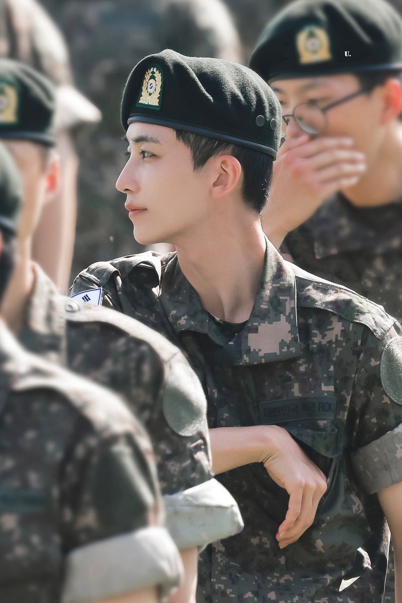 yoonorite's tweet photo. 생얼이 이렇게 생긴거면
그냥 좀
예술작품보호?보존? 하여간그런거기반해서 좀 지켜주는걸로 합의보자 제발ㅜㅜ;; https://t.co/F9f4laI3Zq