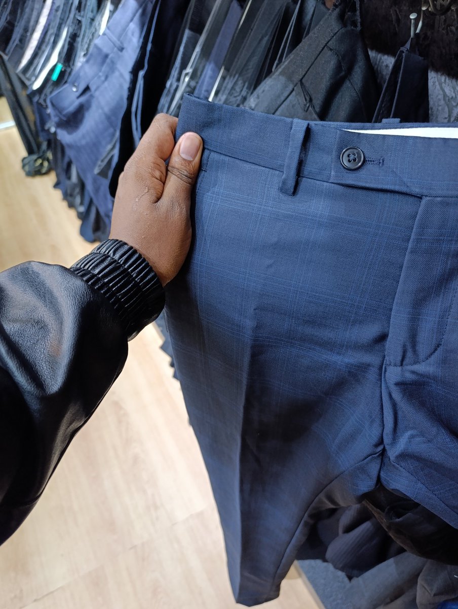 Size 31 slim fit.

Other sizes from 30-40 available.

0721430970......... 950 ksh