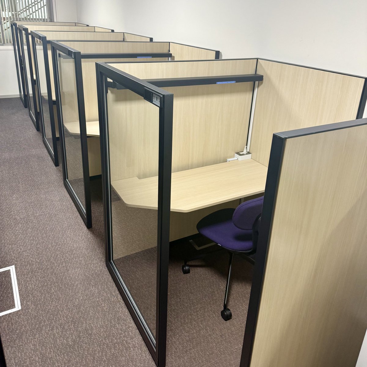 shukutokuac's tweet image. 東京キャンパスに自習スペースを増設いたしました。
半個室で自身の学びに集中できる環境や、オープン席およびモニター席の設置によりグループでの学修活動や休憩が可能な空間を新たに提供することが出来るようになりました。
#淑徳大学 #東京キャンパス #自習スペース