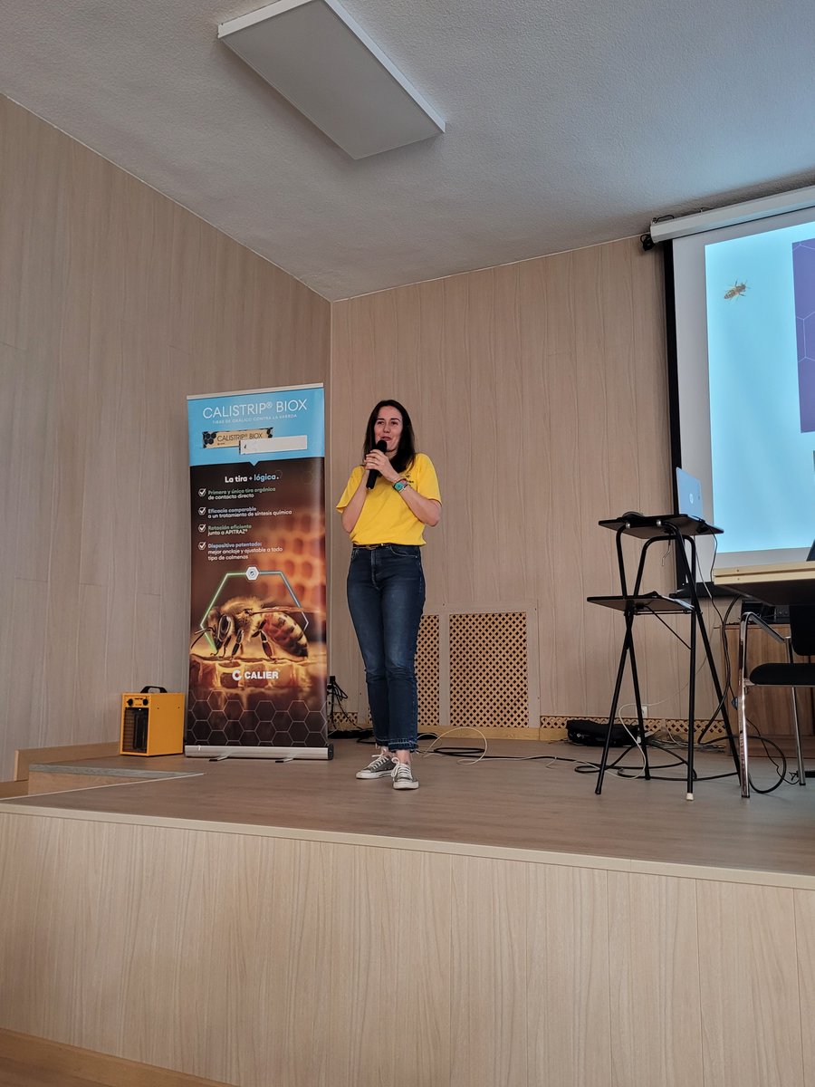 CurioNatural's tweet photo. #GenteAPIA visitamos el mejor centro de investigación apícola de Europa, #CIAPA @dv_veterinario España censa 3mill. de colmenas. Los polinizadores, y entre ellos las abejas, son estrategia vital para Europa. https://t.co/4WOcqjePQk #Calier @APIA_es #Apismellifera https://t.co/NyJdFOFuaa